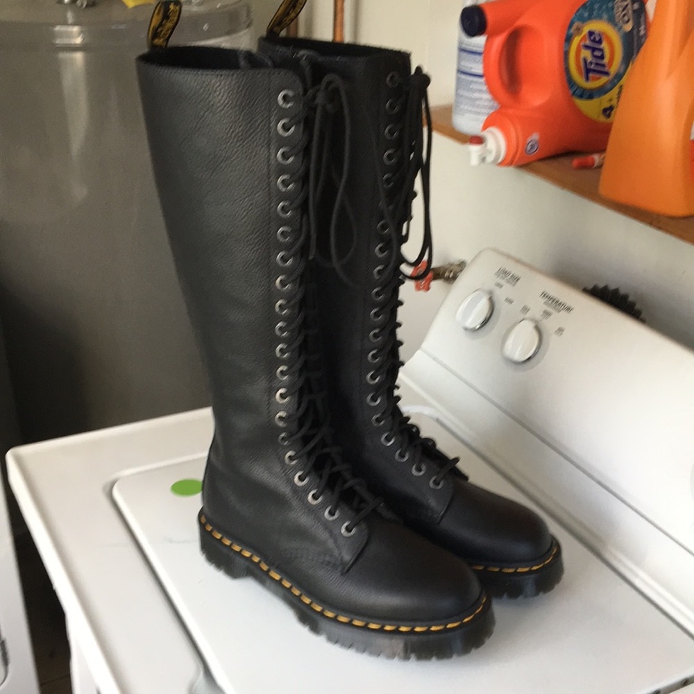 Dr Martens 1B60 Bex boots womens size 10.